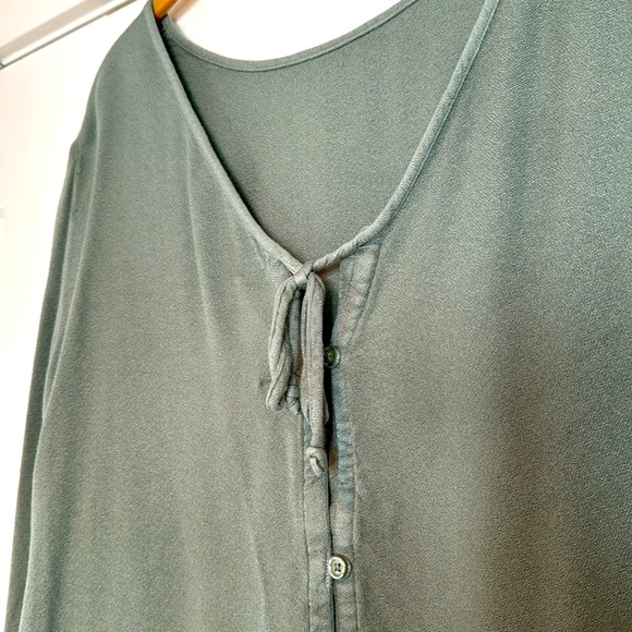 Cloth & Stone Anthropologie Sage Green Tie-Back Long Sleeve Top - Small - Picture 5 of 11
